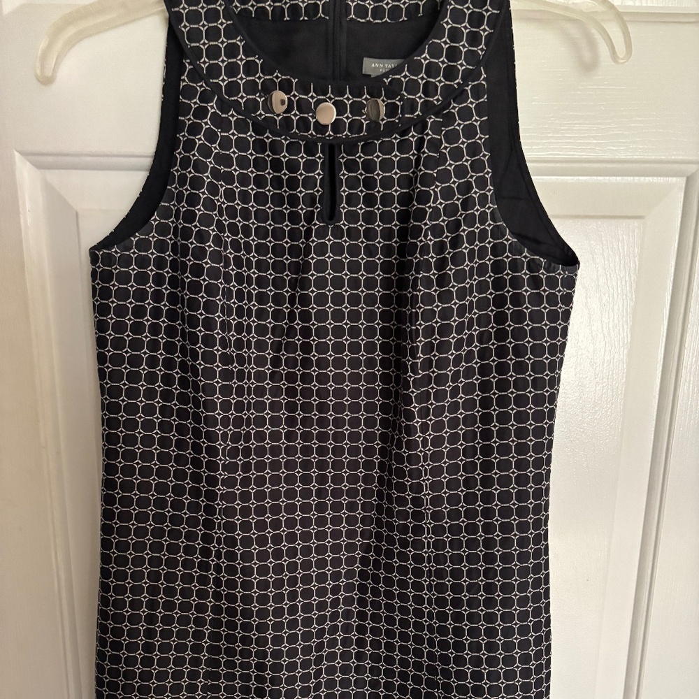 Ann Taylor Black & White Circled Pattern Sleeveless Dress w/Buttons @ Top Size 2
